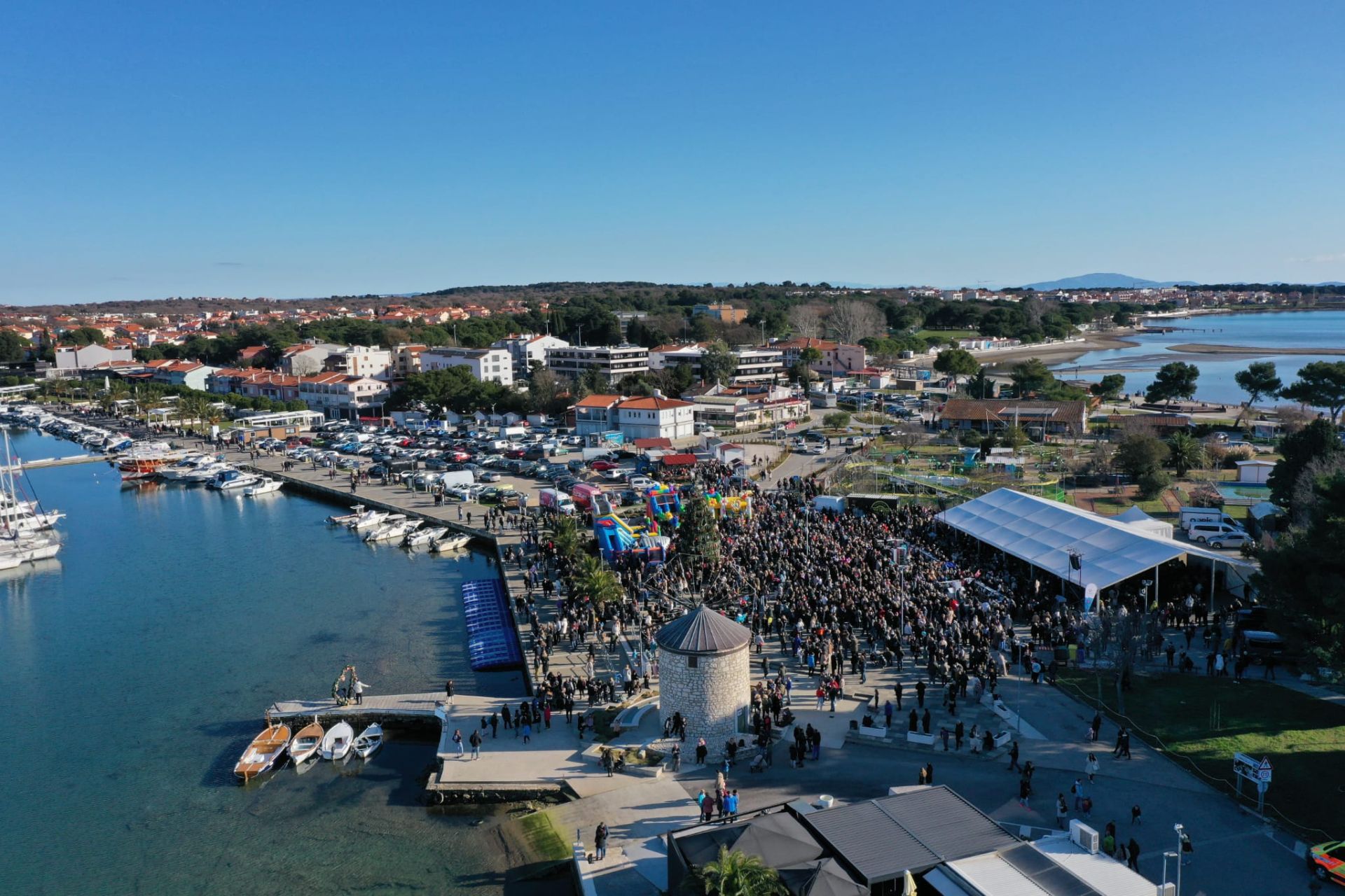 Medulin Riviera još jednom oduševila: Doček u podne na rivi i ove godine pun pogodak!